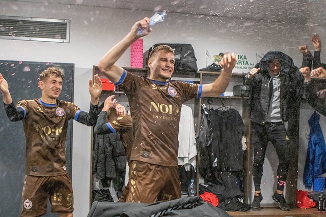 更是一场球 更是一场球